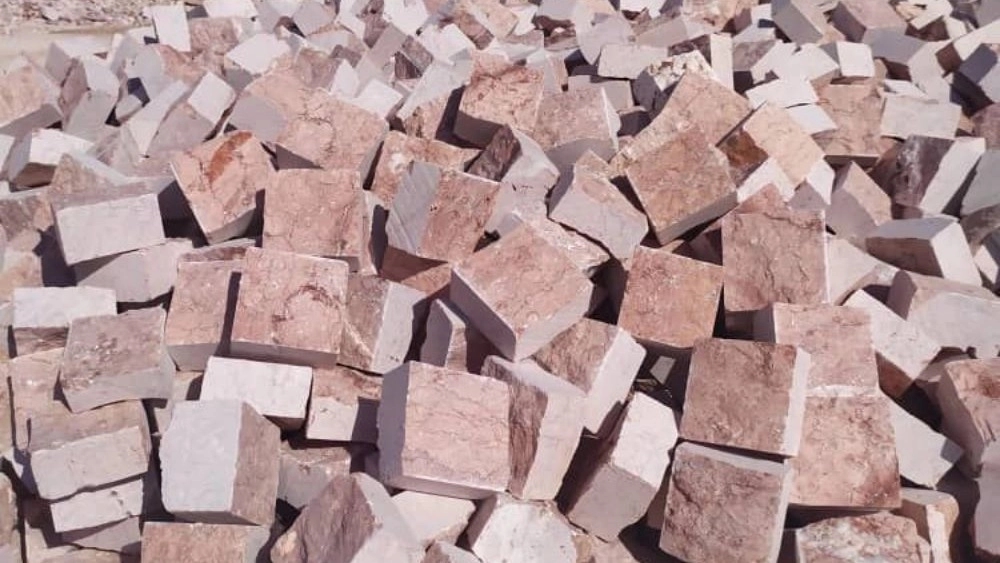 کاربرد سنگ کوبیک مرمر قرمز بجستان در طراحی محوطه لوکس کاربرد سنگ کوبیک مرمر قرمز بجستان در طراحی محوطه لوکس